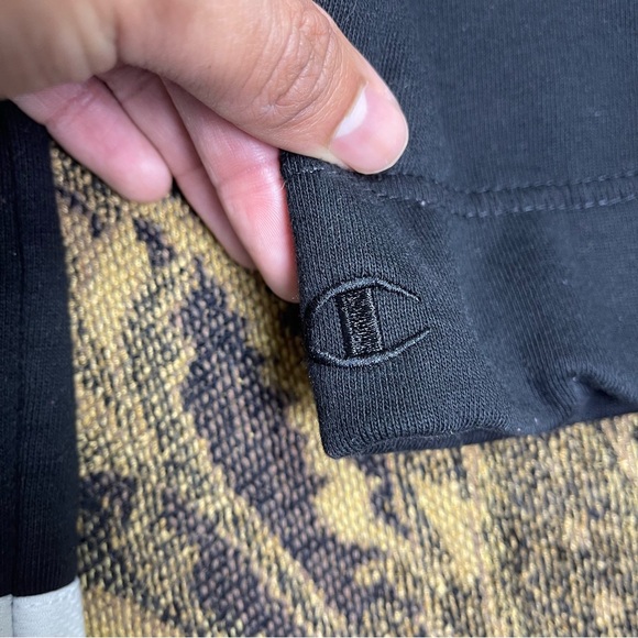 Wisconsin Badgers Hockey Red and Black Hoodie Jersey Sweatshirt Pullover - Picture 4 of 8